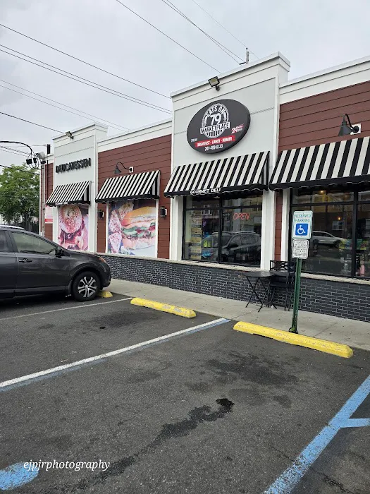 Eats on 79 Marketplace Picture 3