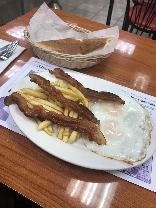 Gilberto's Cafeteria Picture 8