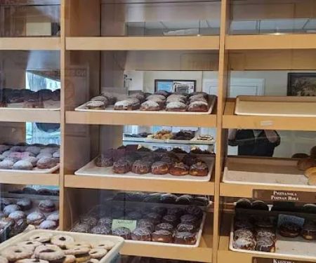 Tomi Bakery