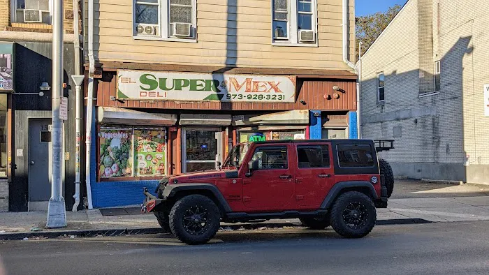El Super Mex Deli Picture 1