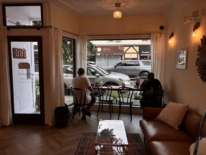 Colias Cafe Picture 10