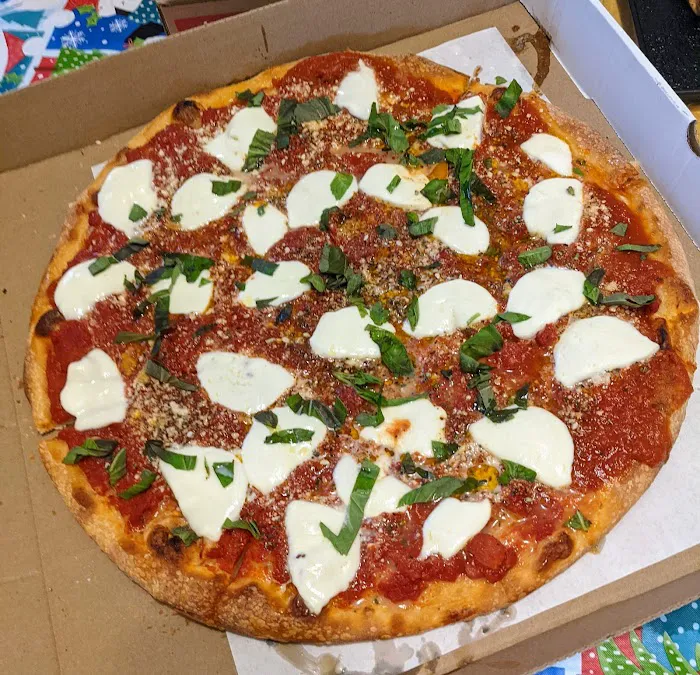 3 Guys Pizzeria Picture 9