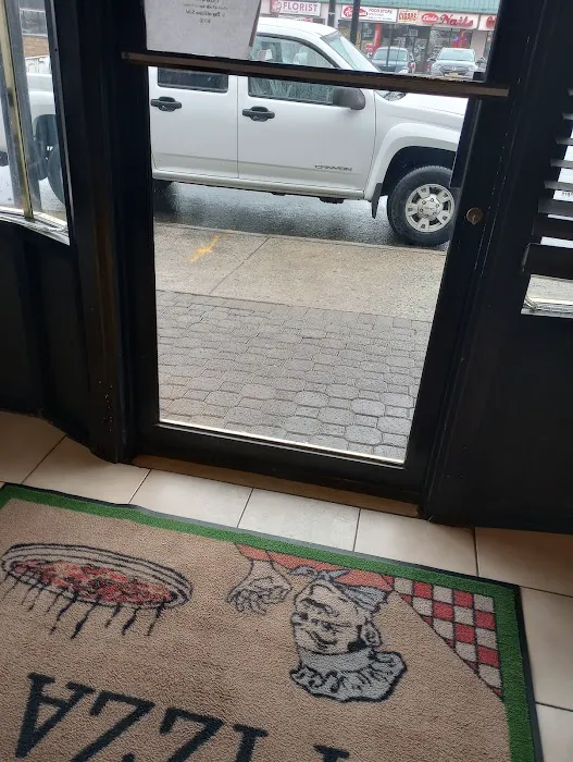 3 Guys Pizzeria Picture 7