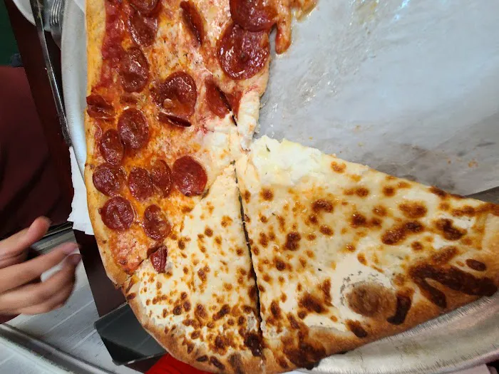 Calabrese Pizzeria & Restaurant Picture 7