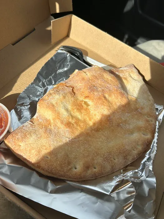 Calabrese Pizzeria & Restaurant Picture 2