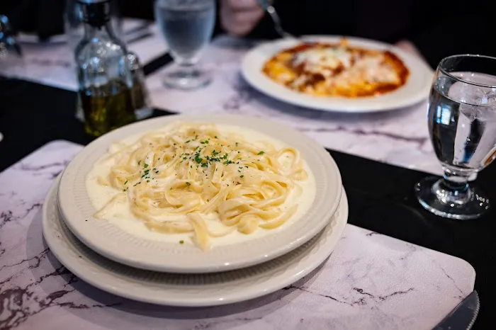Vinnie's Pizzeria & Restaurant Picture 3
