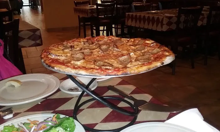 Vinnie's Pizzeria & Restaurant Picture 6