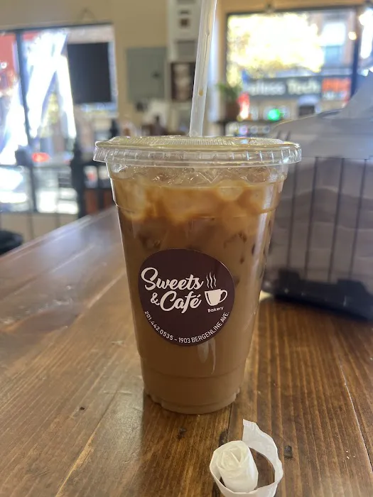 Sweets & Cafe Bakery Picture 3