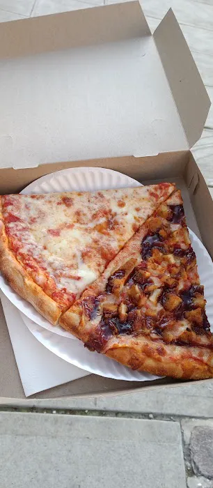 Tom's Delicious Pizza Picture 2