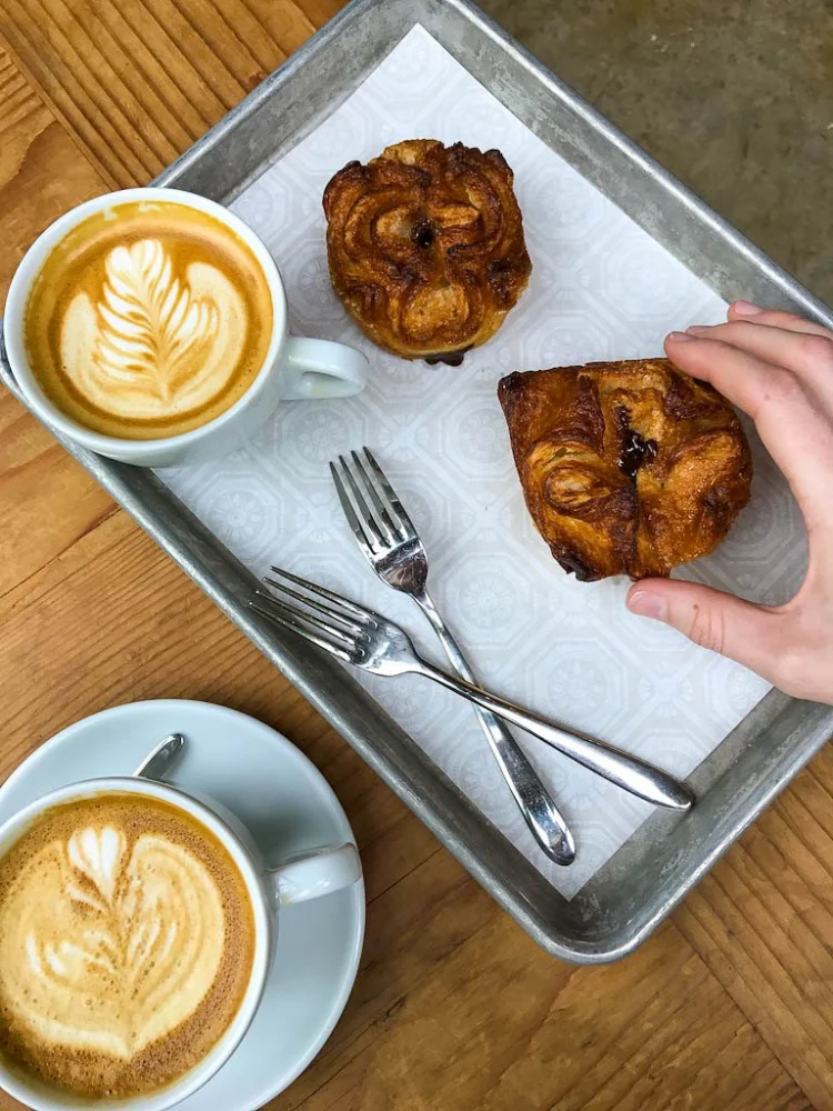 Discover Coffee Shops with Specialty Roasts Paired with Seasonal Pastries