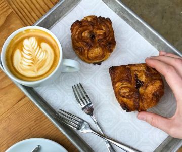 Discover Coffee Shops with Specialty Roasts Paired with Seasonal Pastries