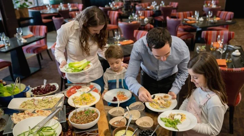 Discovering the Best Buffet Restaurants for Family Dining