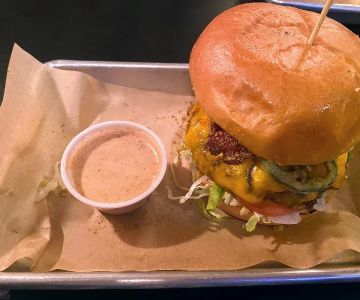 The Art of Crafting the Perfect Burger at Hamburger Restaurants