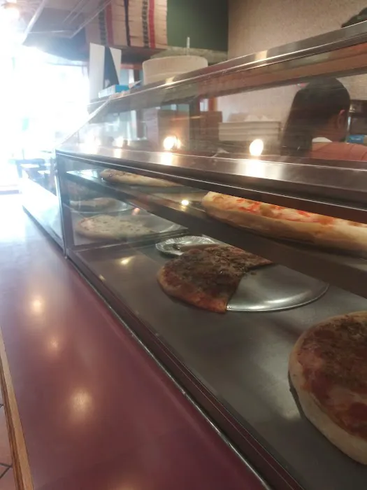 Roberto's Pizza Cafe Picture 8