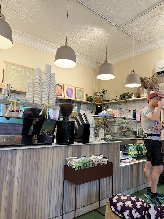 lil’ dove cafe Picture 5