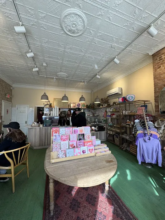 lil’ dove cafe Picture 1