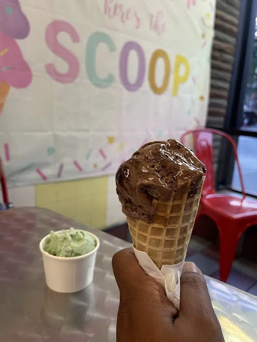 Dahlia's Ice Cream Spot Picture 6