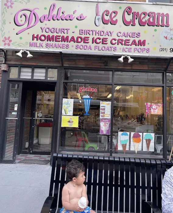 Dahlia's Ice Cream Spot Picture 4