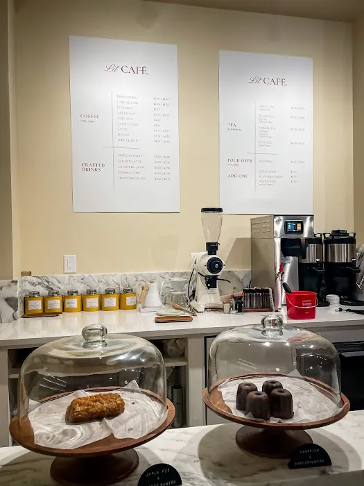 LIT CAFE Picture 3