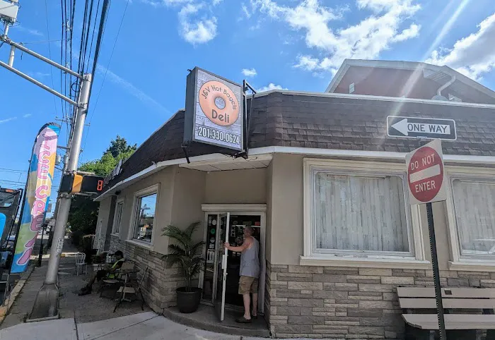 J&V Bagels and Deli Picture 3