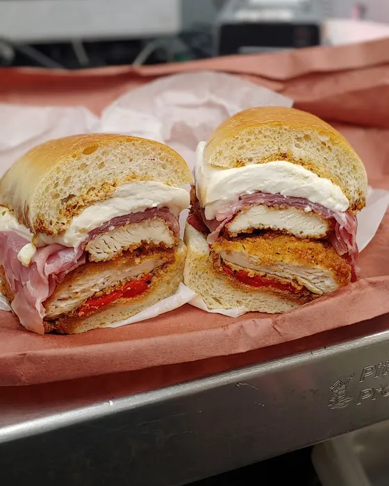 Giovannis Italian Deli Picture 6