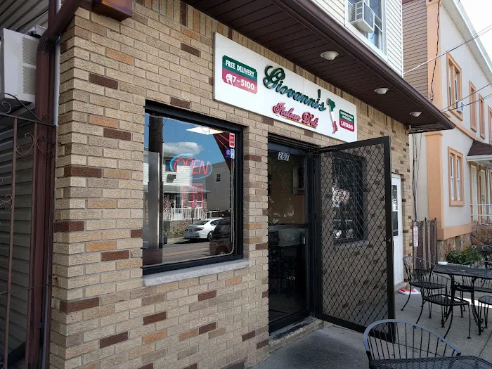 Giovannis Italian Deli Picture 2