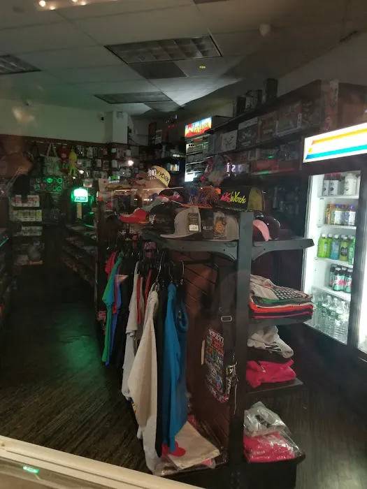 PLAZA CANDY LLC Picture 4