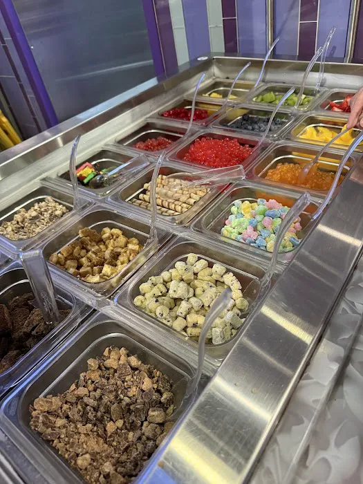 CUPS Frozen Yogurt Picture 7