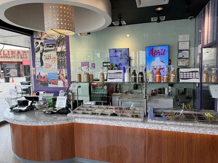 CUPS Frozen Yogurt Picture 2