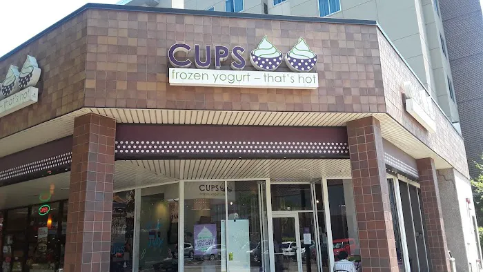 CUPS Frozen Yogurt Picture 9