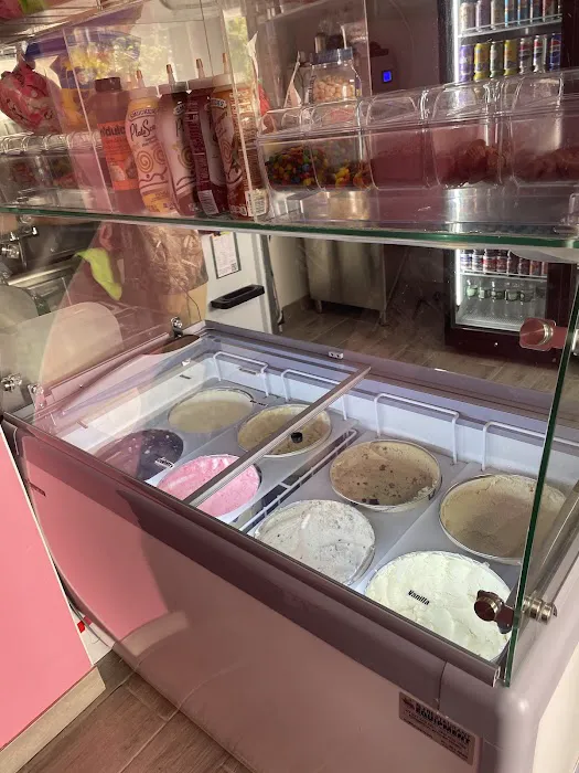 Jeremi Deli & Ice Cream Picture 2