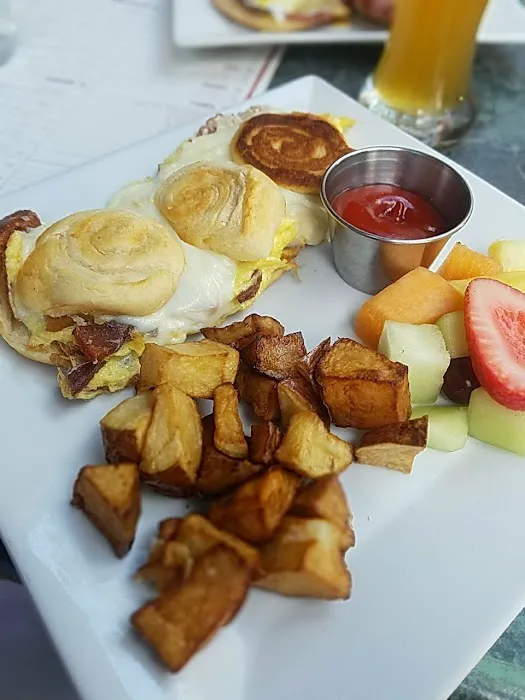 10th & Willow Bar & Grill Picture 7
