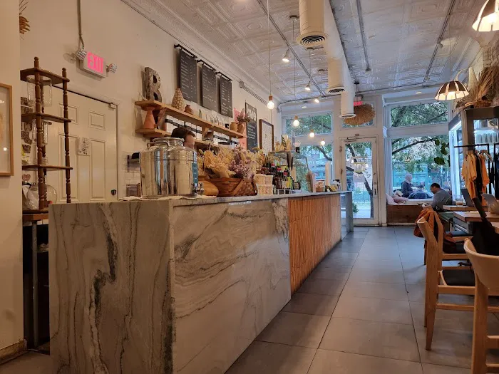 Bwè Coffee - Washington St. Picture 2