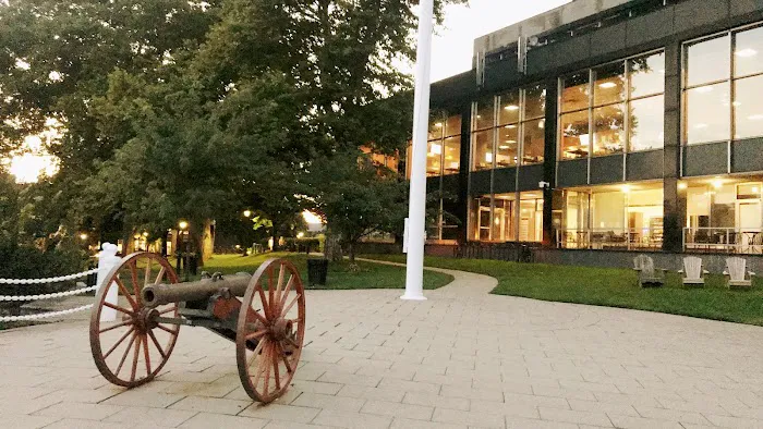 Stevens Dining Picture 2