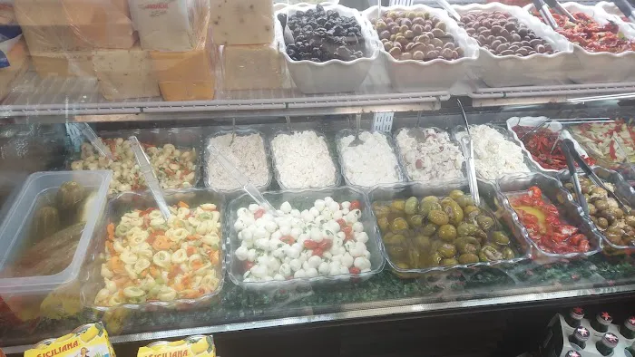 Lisa's Italian Deli & Caterer Picture 1