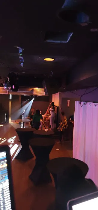 Quest Lounge Picture 3