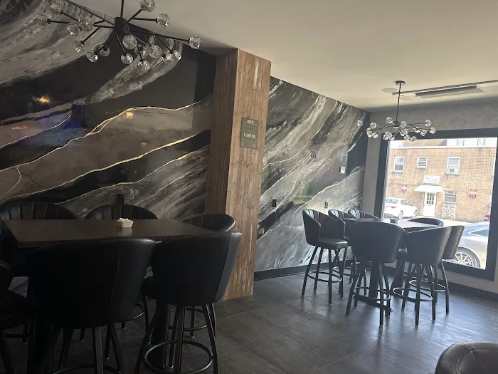 Whiskey Bar & Liquor Picture 10