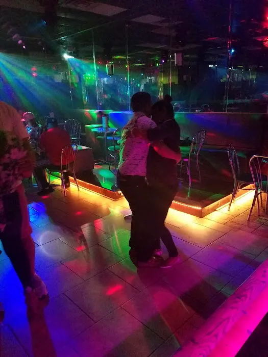 Santana's Sports Bar Picture 1