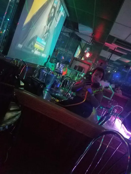 Santana's Sports Bar Picture 9