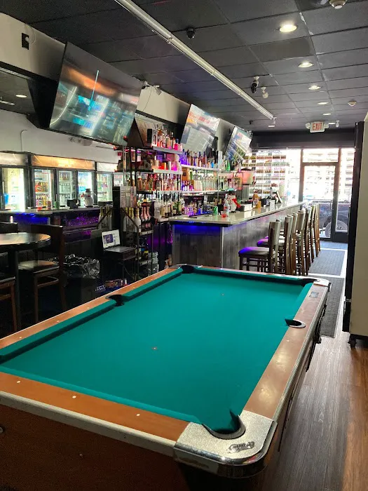 Roses Bar and Liquor Picture 4