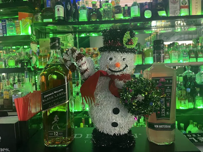 Roses Bar and Liquor Picture 8