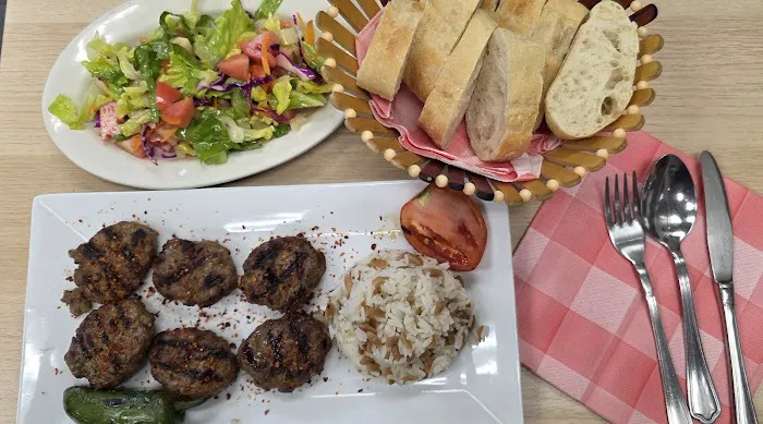 Lezzet Restaurant Picture 4