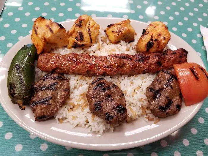 Lezzet Restaurant Picture 9