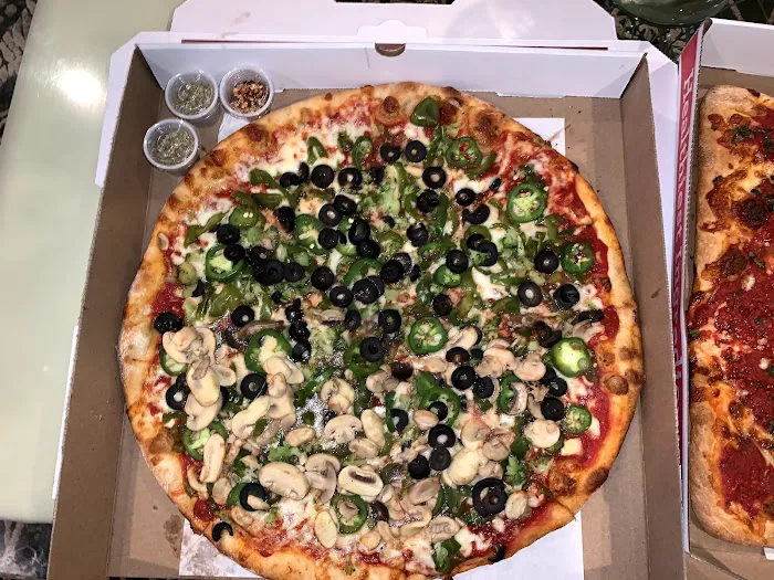 Santoni's Pizzeria and Restaurant Picture 4