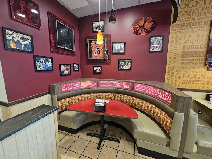 Huddle House Picture 7
