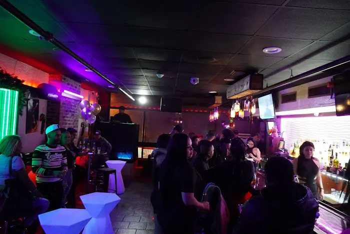 Angie's Liquor & Bar Picture 4