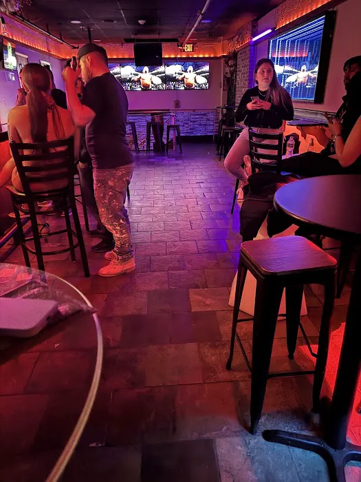 Angie's Liquor & Bar Picture 7