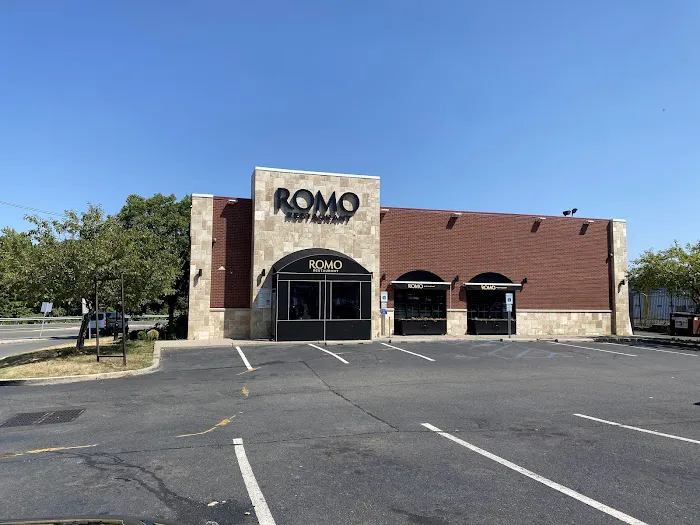 Romo Restaurant Picture 3