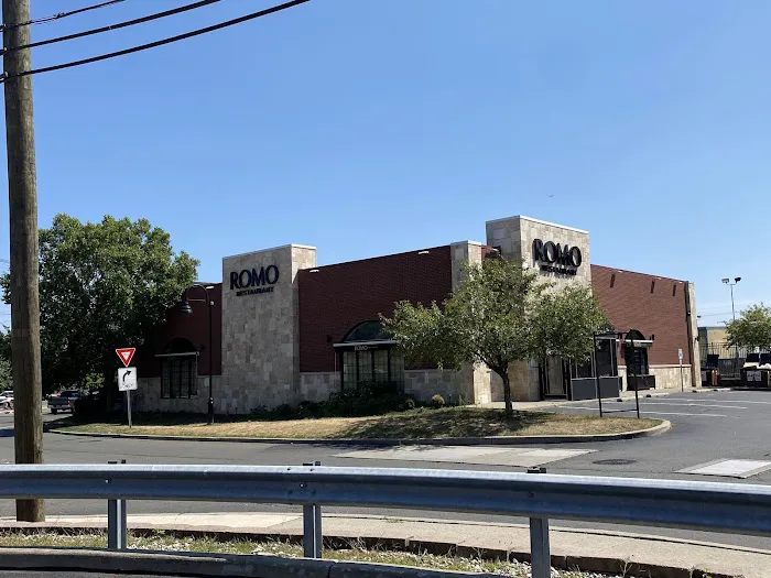 Romo Restaurant Picture 2