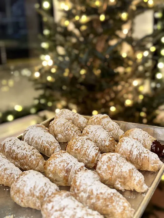 CR Bakery & Cafe Picture 9